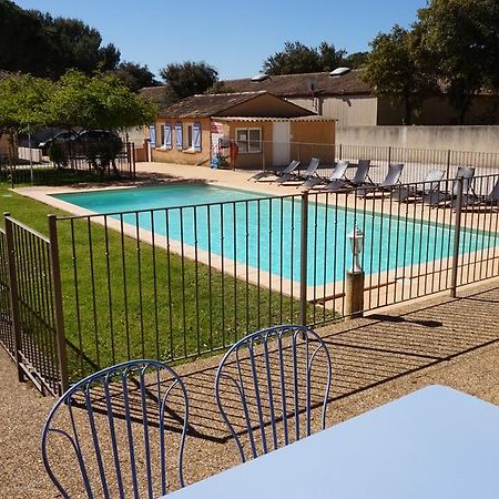Appartements " Le Clos De La Cerisaie" Кастийон-дю-Гар Екстериор снимка