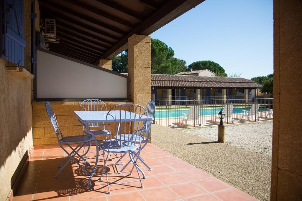 Appartements " Le Clos De La Cerisaie" Кастийон-дю-Гар Екстериор снимка