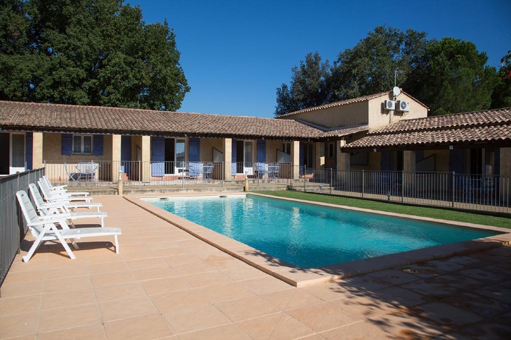 Appartements " Le Clos De La Cerisaie" Кастийон-дю-Гар Екстериор снимка