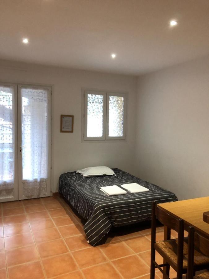 Appartements " Le Clos De La Cerisaie" Кастийон-дю-Гар Екстериор снимка