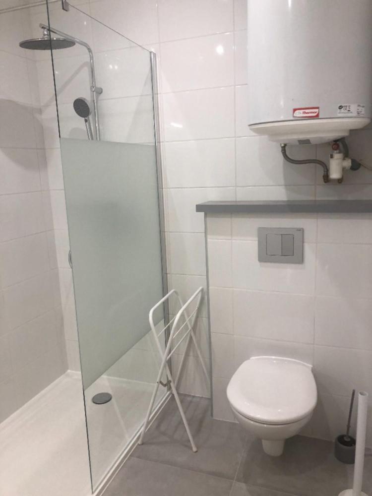 Appartements " Le Clos De La Cerisaie" Кастийон-дю-Гар Екстериор снимка