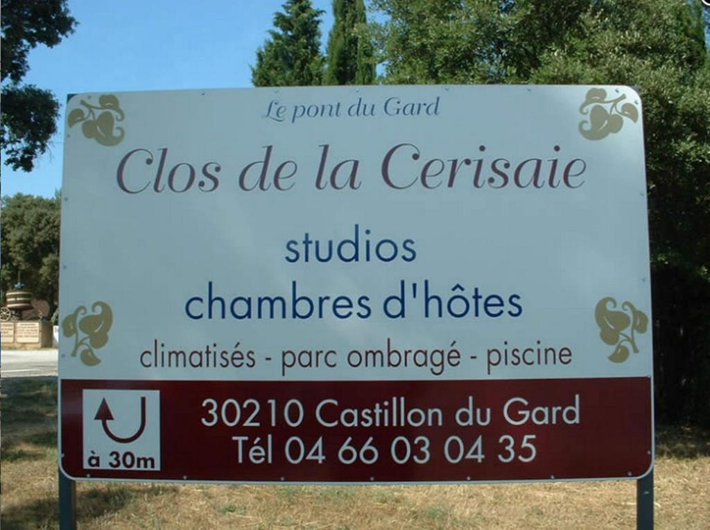 Appartements " Le Clos De La Cerisaie" Кастийон-дю-Гар Екстериор снимка