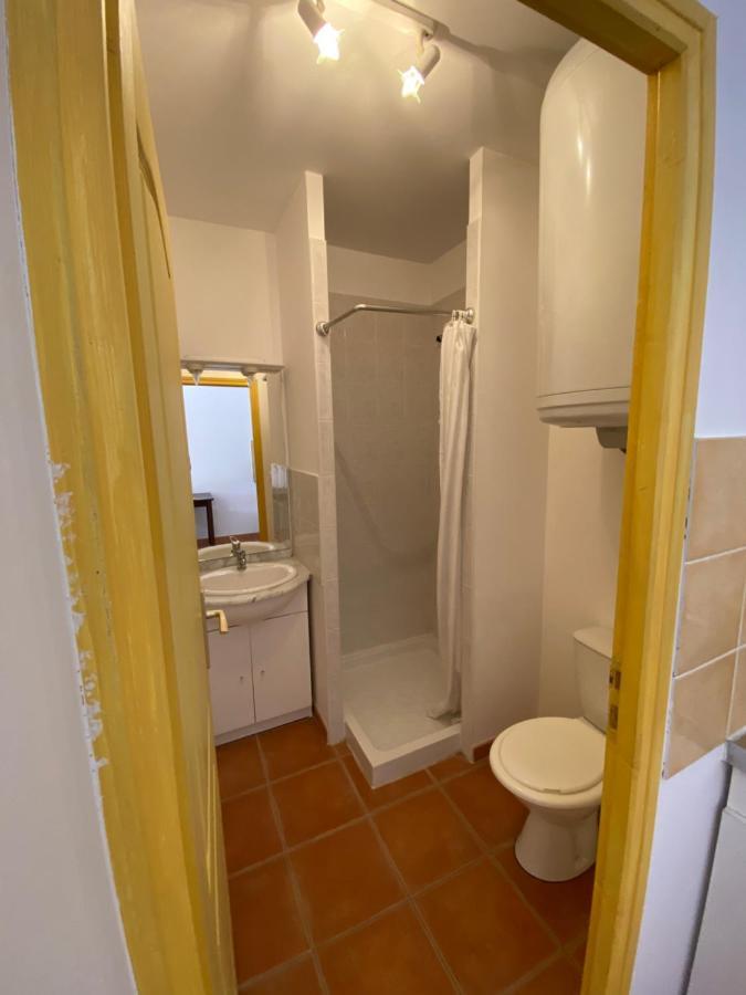 Appartements " Le Clos De La Cerisaie" Кастийон-дю-Гар Екстериор снимка