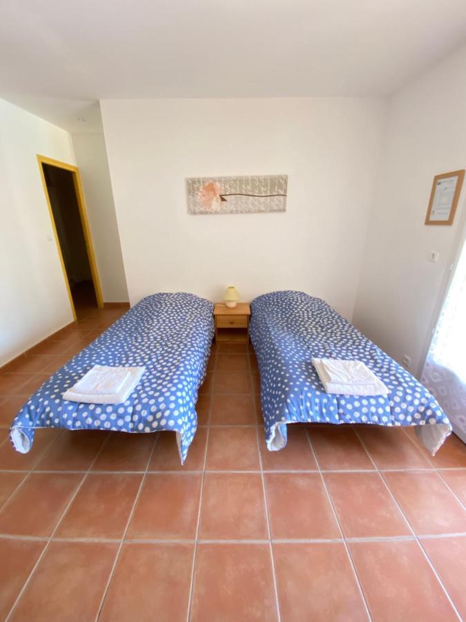Appartements " Le Clos De La Cerisaie" Кастийон-дю-Гар Екстериор снимка