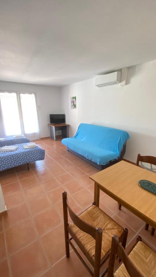 Appartements " Le Clos De La Cerisaie" Кастийон-дю-Гар Екстериор снимка