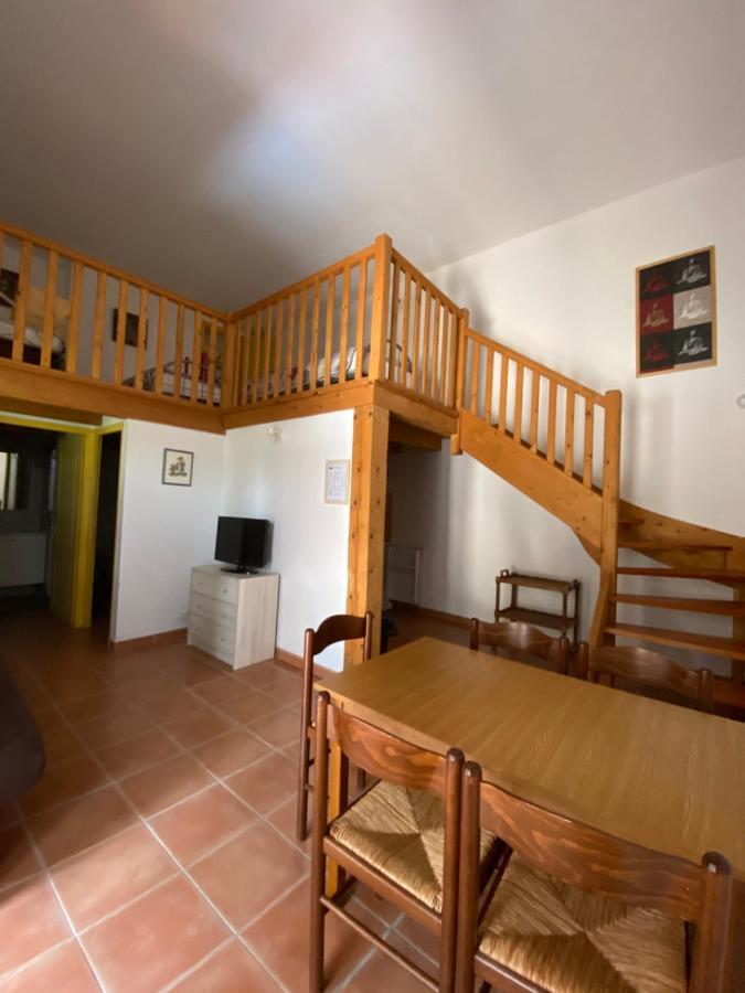 Appartements " Le Clos De La Cerisaie" Кастийон-дю-Гар Екстериор снимка