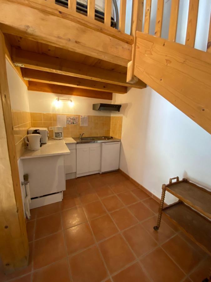 Appartements " Le Clos De La Cerisaie" Кастийон-дю-Гар Екстериор снимка