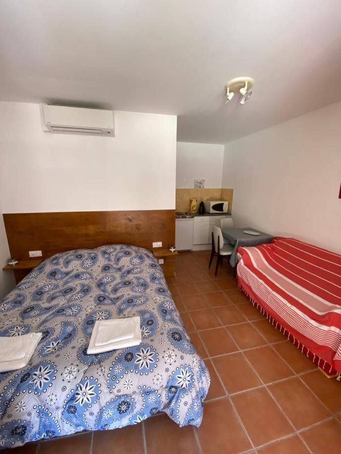 Appartements " Le Clos De La Cerisaie" Кастийон-дю-Гар Екстериор снимка