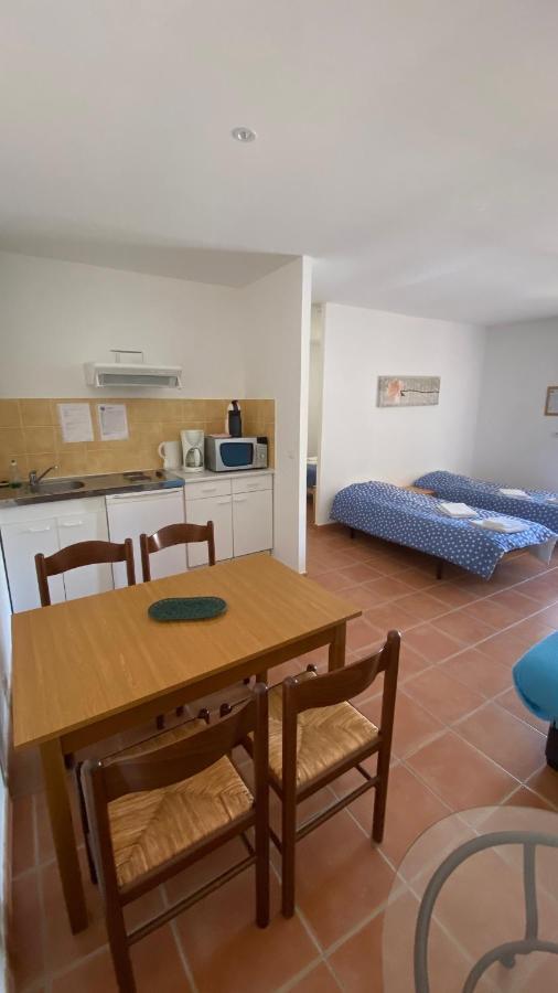 Appartements " Le Clos De La Cerisaie" Кастийон-дю-Гар Екстериор снимка